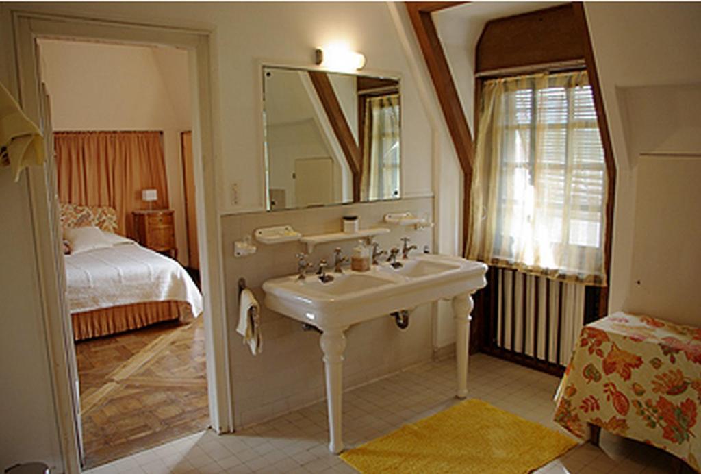 Bed and Breakfast Le Logis D'Arniere Saint Cyr-sous-Dourdan Habitación foto
